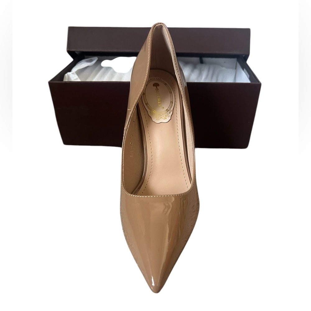 New Heels Beige/ Tan color , Woman Size 9